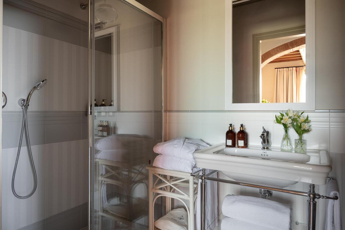 Torre A Cona Wine Estate Hotel San Donato in Collina Luaran gambar
